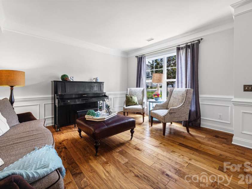 1037 Fleming Lane, Matthews, NC 28104.  MLS# CAR4411578, YatesRealty ID 48286. 