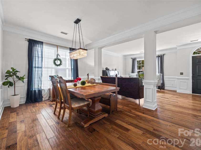 1037 Fleming Lane, Matthews, NC 28104.  MLS# CAR4411578, YatesRealty ID 48286. 