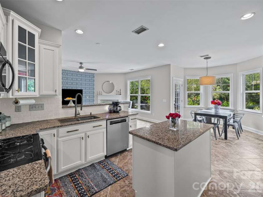 1037 Fleming Lane, Matthews, NC 28104.  MLS# CAR4411578, YatesRealty ID 48286. 