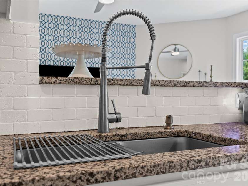 1037 Fleming Lane, Matthews, NC 28104.  MLS# CAR4411578, YatesRealty ID 48286. 