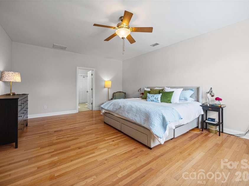 1037 Fleming Lane, Matthews, NC 28104.  MLS# CAR4411578, YatesRealty ID 48286. 