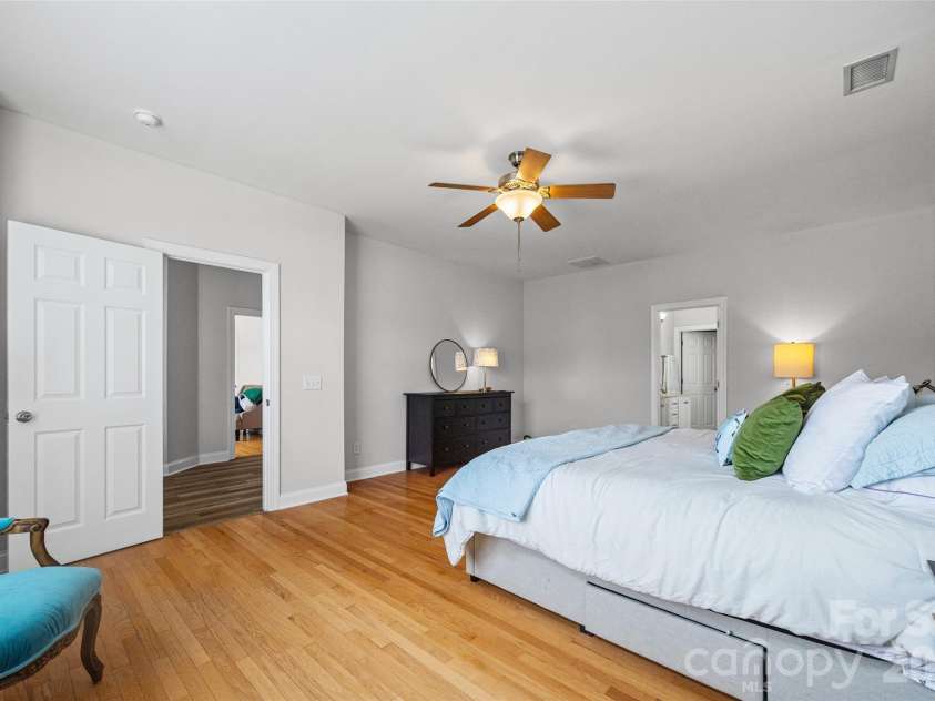 1037 Fleming Lane, Matthews, NC 28104.  MLS# CAR4411578, YatesRealty ID 48286. 