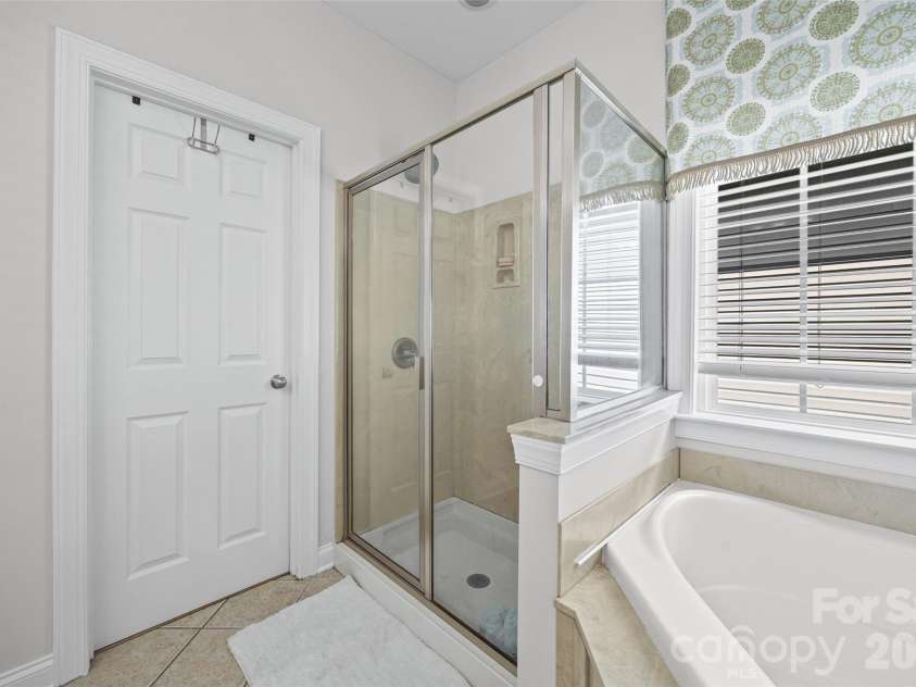 1037 Fleming Lane, Matthews, NC 28104.  MLS# CAR4411578, YatesRealty ID 48286. 