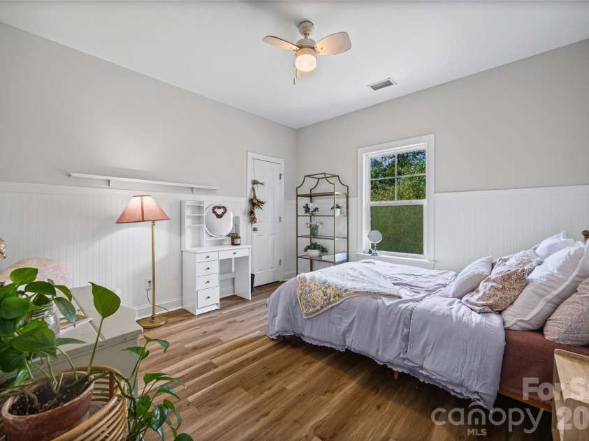 1037 Fleming Lane, Matthews, NC 28104.  MLS# CAR4411578, YatesRealty ID 48286. 