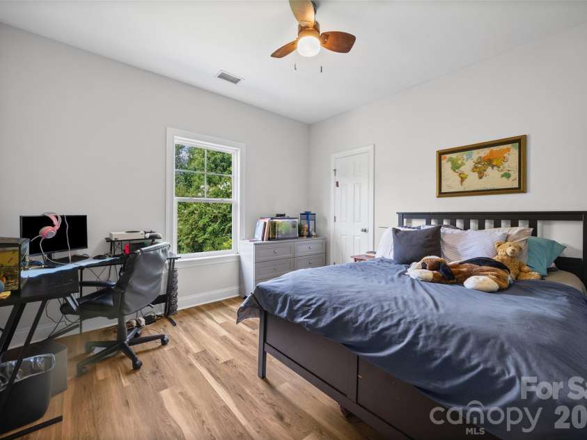 1037 Fleming Lane, Matthews, NC 28104.  MLS# CAR4411578, YatesRealty ID 48286. 