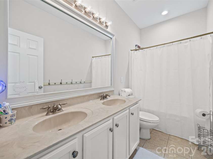 1037 Fleming Lane, Matthews, NC 28104.  MLS# CAR4411578, YatesRealty ID 48286. 