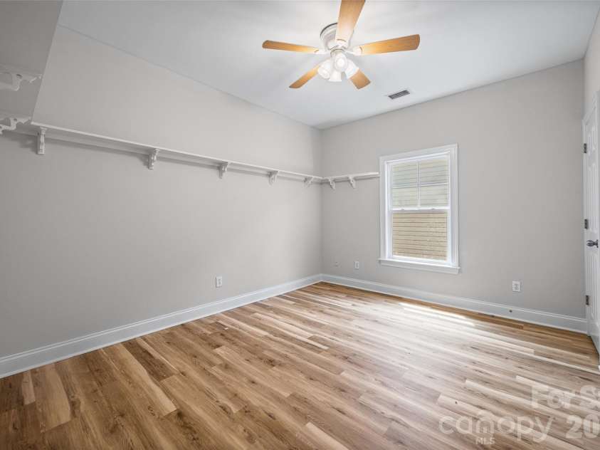 1037 Fleming Lane, Matthews, NC 28104.  MLS# CAR4411578, YatesRealty ID 48286. 