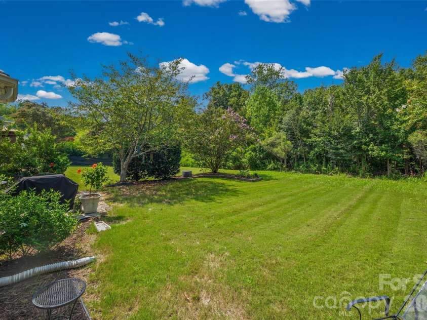 1037 Fleming Lane, Matthews, NC 28104.  MLS# CAR4411578, YatesRealty ID 48286. 