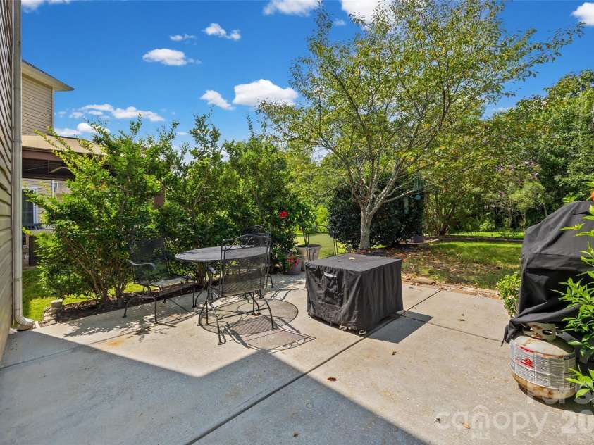 1037 Fleming Lane, Matthews, NC 28104.  MLS# CAR4411578, YatesRealty ID 48286. 