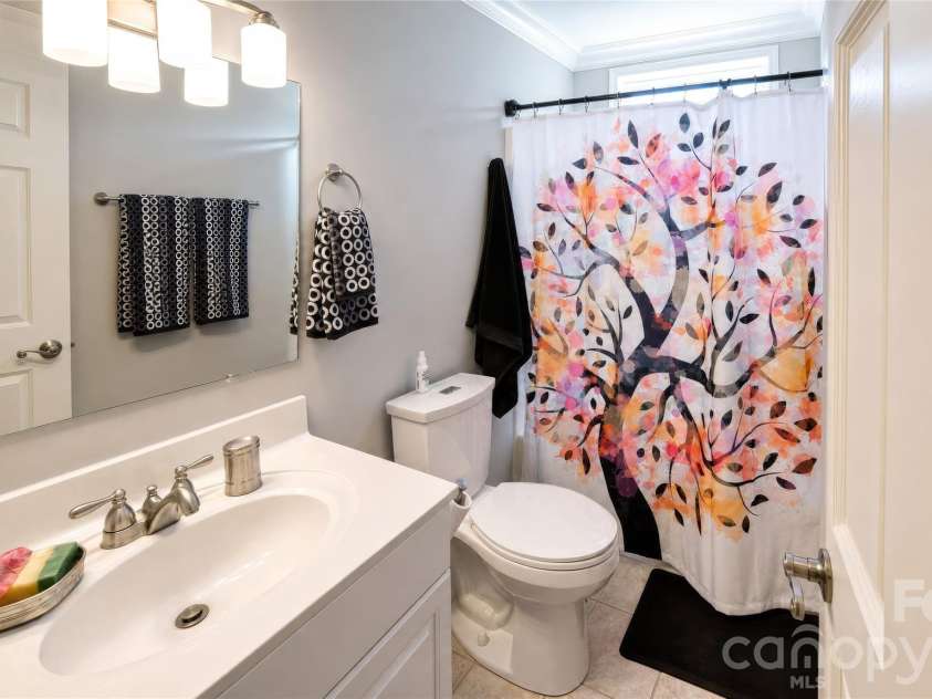 140 Lady Slipper Lane, Valdese, NC 28690.  MLS# CAR4420727, YatesRealty ID 48289. Bath
