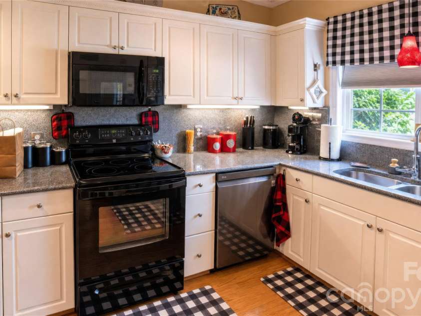 140 Lady Slipper Lane, Valdese, NC 28690.  MLS# CAR4420727, YatesRealty ID 48289. Kitchen