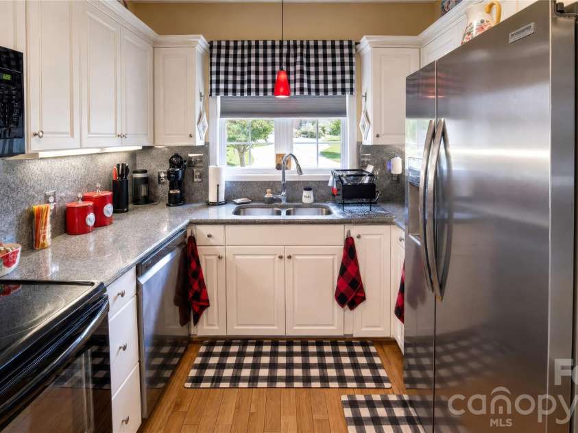 140 Lady Slipper Lane, Valdese, NC 28690.  MLS# CAR4420727, YatesRealty ID 48289. Kitchen