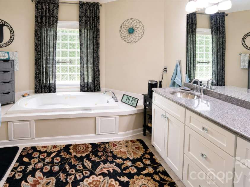 140 Lady Slipper Lane, Valdese, NC 28690.  MLS# CAR4420727, YatesRealty ID 48289. Primary Bath