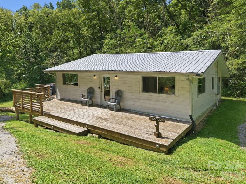 301 Hardwick Branch Road, Marshall, NC 28753.  MLS# CAR4417838, YatesRealty ID 48290. 