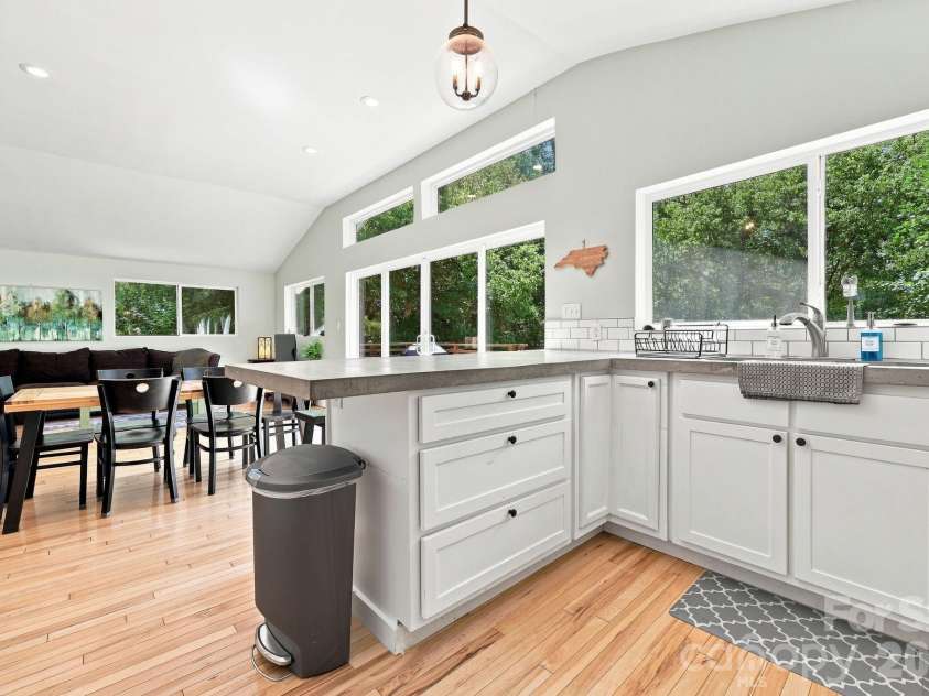 301 Hardwick Branch Road, Marshall, NC 28753.  MLS# CAR4417838, YatesRealty ID 48290. 