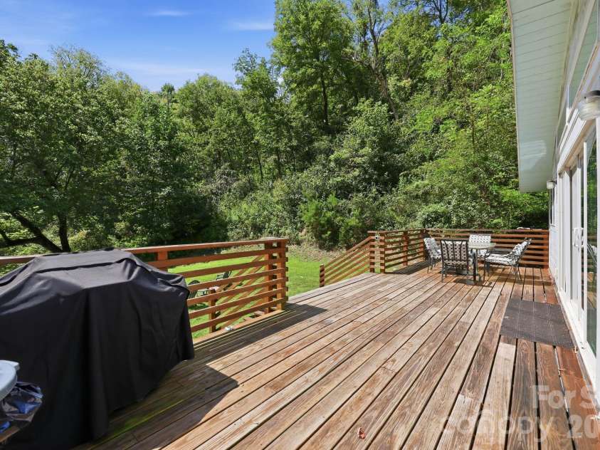 301 Hardwick Branch Road, Marshall, NC 28753.  MLS# CAR4417838, YatesRealty ID 48290. 