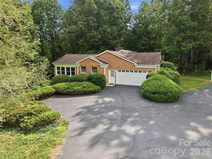 12 Legendary Road, Hendersonville, NC 28739.  MLS# CAR4420469, YatesRealty ID 48291. 