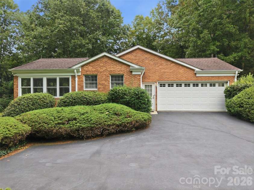 12 Legendary Road, Hendersonville, NC 28739.  MLS# CAR4420469, YatesRealty ID 48291. 