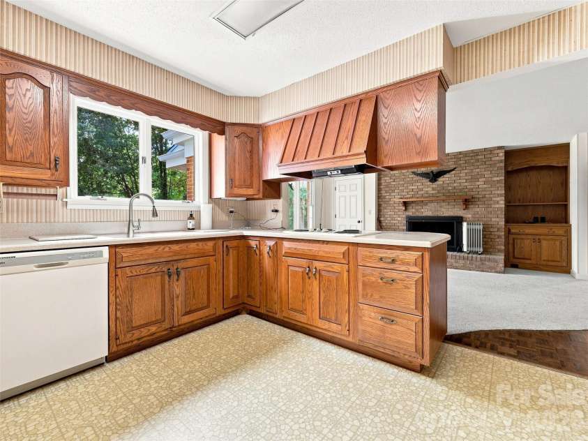 12 Legendary Road, Hendersonville, NC 28739.  MLS# CAR4420469, YatesRealty ID 48291. 