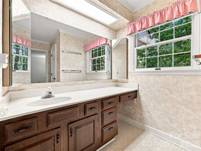 12 Legendary Road, Hendersonville, NC 28739.  MLS# CAR4420469, YatesRealty ID 48291. 