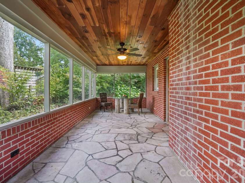 322 Crescent Avenue, Hendersonville, NC 28792.  MLS# CAR4419900, YatesRealty ID 48292. 