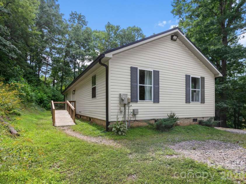 41 Bear Trail, Fairview, NC 28730.  MLS# CAR4420605, YatesRealty ID 48293. 
