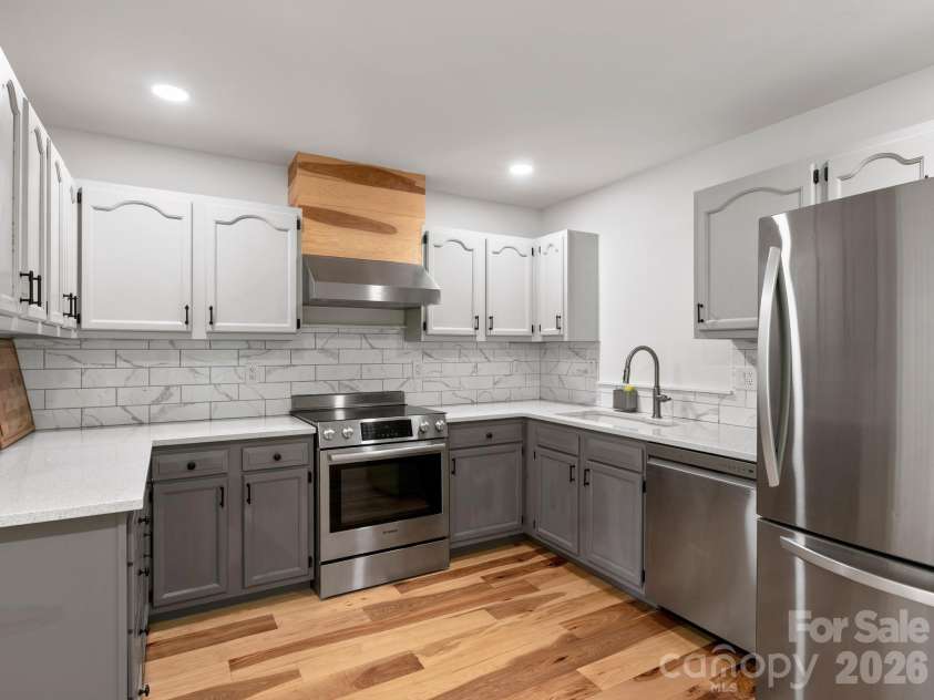 41 Bear Trail, Fairview, NC 28730.  MLS# CAR4420605, YatesRealty ID 48293. LG refrigerator (2024).