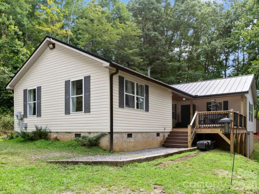 41 Bear Trail, Fairview, NC 28730.  MLS# CAR4420605, YatesRealty ID 48293. Main-level living on crawl space.