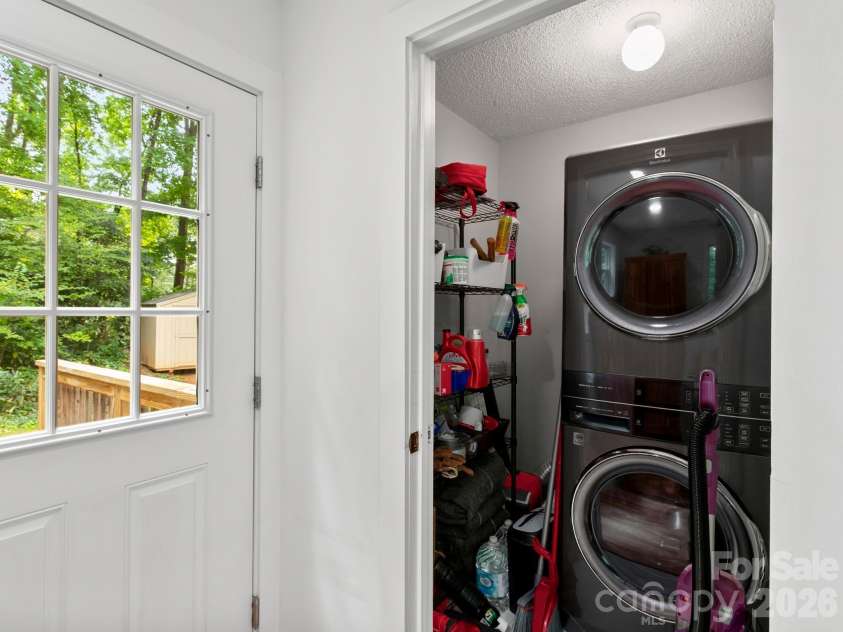 41 Bear Trail, Fairview, NC 28730.  MLS# CAR4420605, YatesRealty ID 48293. Pantry / laundry area.