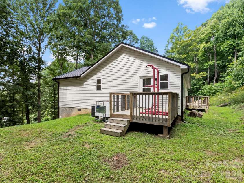 41 Bear Trail, Fairview, NC 28730.  MLS# CAR4420605, YatesRealty ID 48293. Side deck off of kitchen, perfect for grilling.