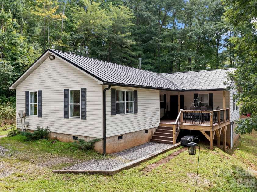 41 Bear Trail, Fairview, NC 28730.  MLS# CAR4420605, YatesRealty ID 48293. Welcome Home to 41 Bear Trail!