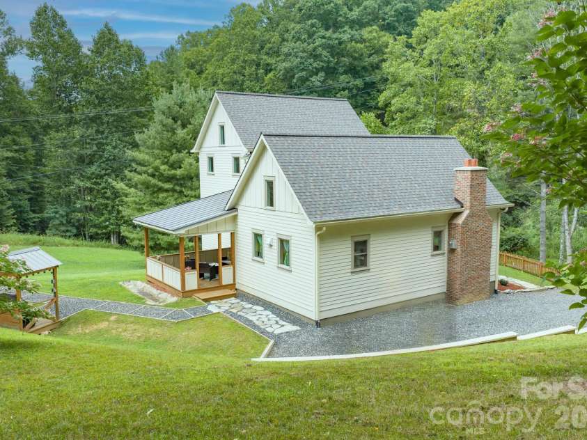 163 Walnut Drive, Jefferson, NC 28640.  MLS# CAR4420717, YatesRealty ID 48294. 