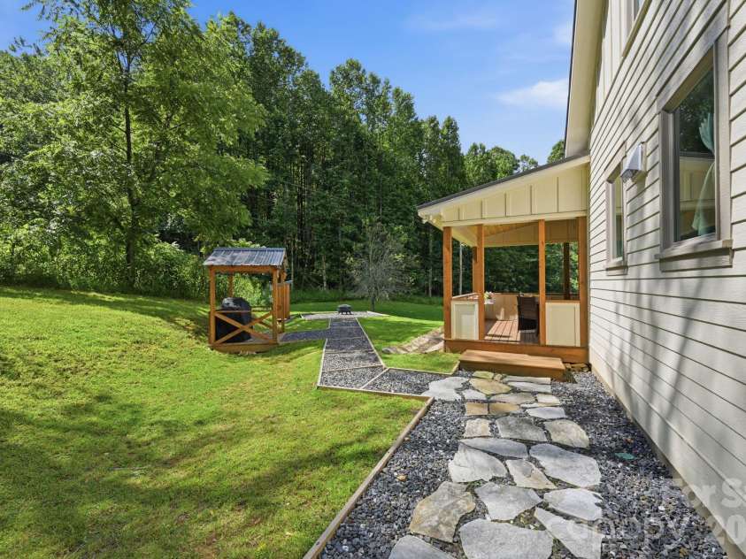163 Walnut Drive, Jefferson, NC 28640.  MLS# CAR4420717, YatesRealty ID 48294. 