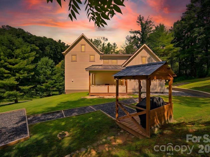 163 Walnut Drive, Jefferson, NC 28640.  MLS# CAR4420717, YatesRealty ID 48294. 