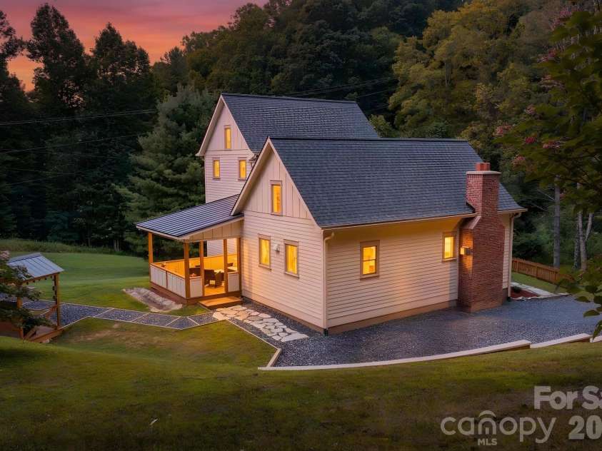 163 Walnut Drive, Jefferson, NC 28640.  MLS# CAR4420717, YatesRealty ID 48294. 