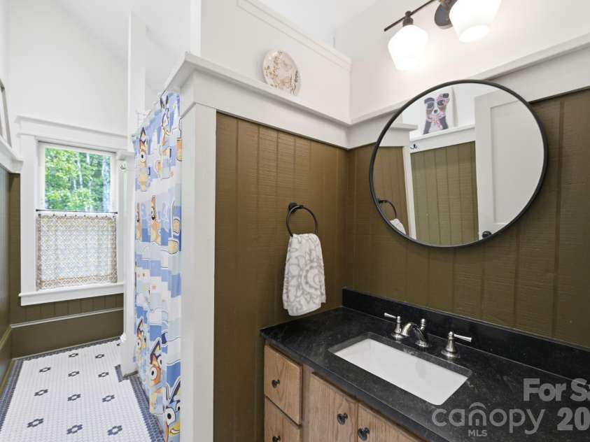 163 Walnut Drive, Jefferson, NC 28640.  MLS# CAR4420717, YatesRealty ID 48294. Upper Level Full Bath