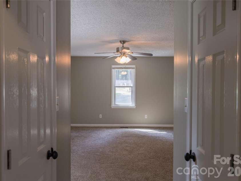 3910 English Oak Drive, Lincolnton, NC 28092.  MLS# CAR4420690, YatesRealty ID 48299. 