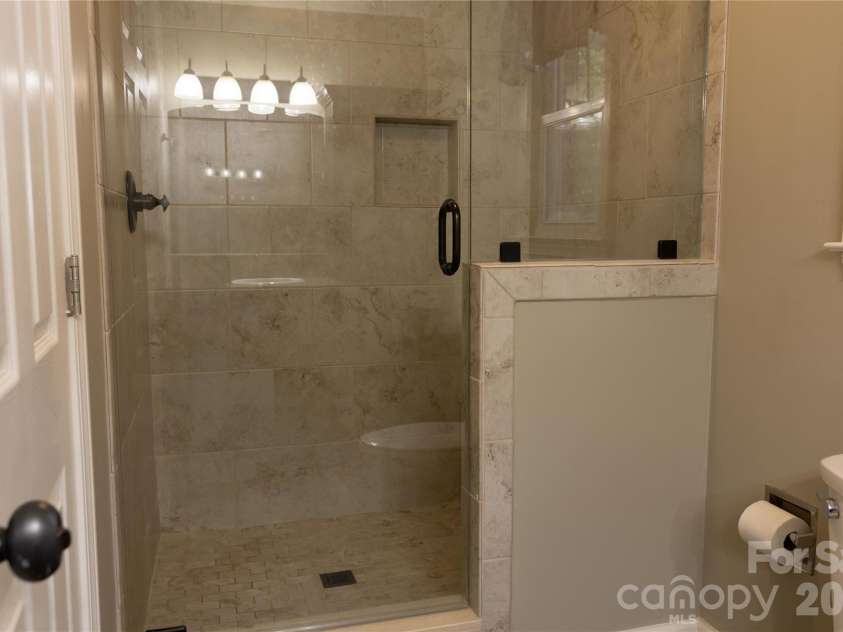 3910 English Oak Drive, Lincolnton, NC 28092.  MLS# CAR4420690, YatesRealty ID 48299. 