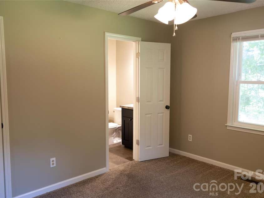 3910 English Oak Drive, Lincolnton, NC 28092.  MLS# CAR4420690, YatesRealty ID 48299. 