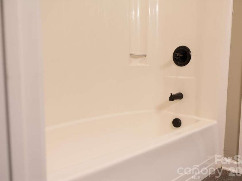 3910 English Oak Drive, Lincolnton, NC 28092.  MLS# CAR4420690, YatesRealty ID 48299. 