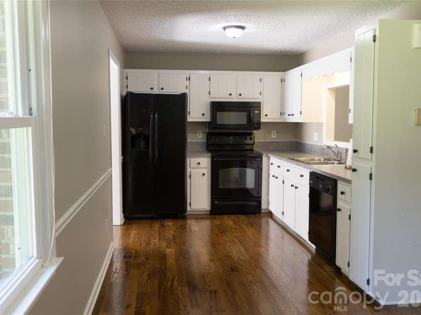 3910 English Oak Drive, Lincolnton, NC 28092.  MLS# CAR4420690, YatesRealty ID 48299. 