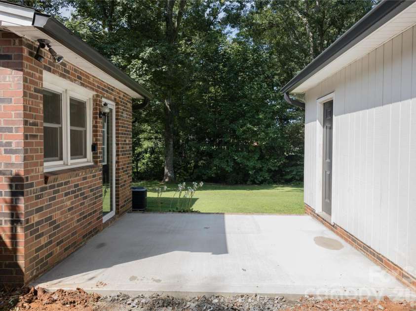 3910 English Oak Drive, Lincolnton, NC 28092.  MLS# CAR4420690, YatesRealty ID 48299. 