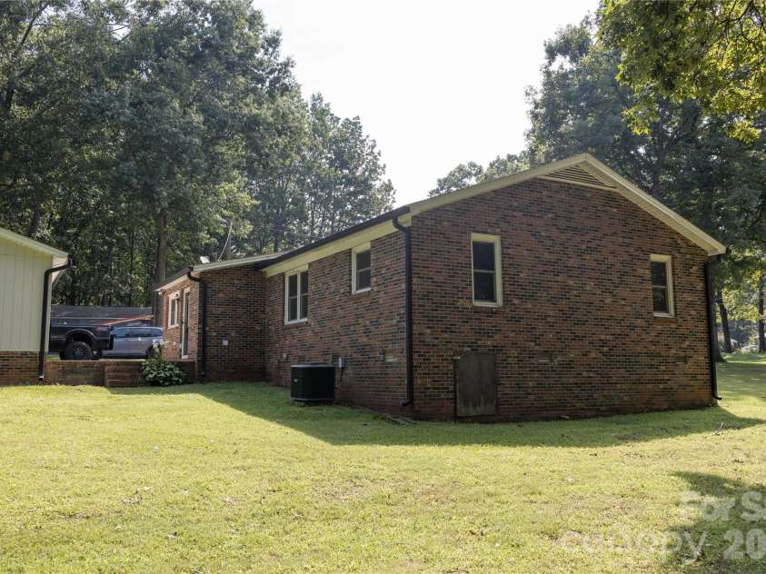 3910 English Oak Drive, Lincolnton, NC 28092.  MLS# CAR4420690, YatesRealty ID 48299. 