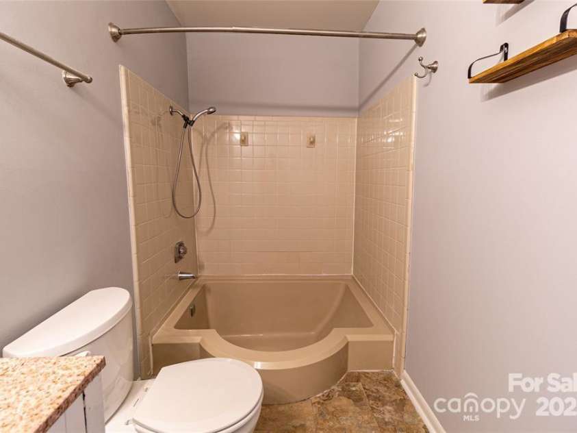 4814 Spring Lake Drive, Charlotte, NC 28212.  MLS# CAR4314359, YatesRealty ID 483. 