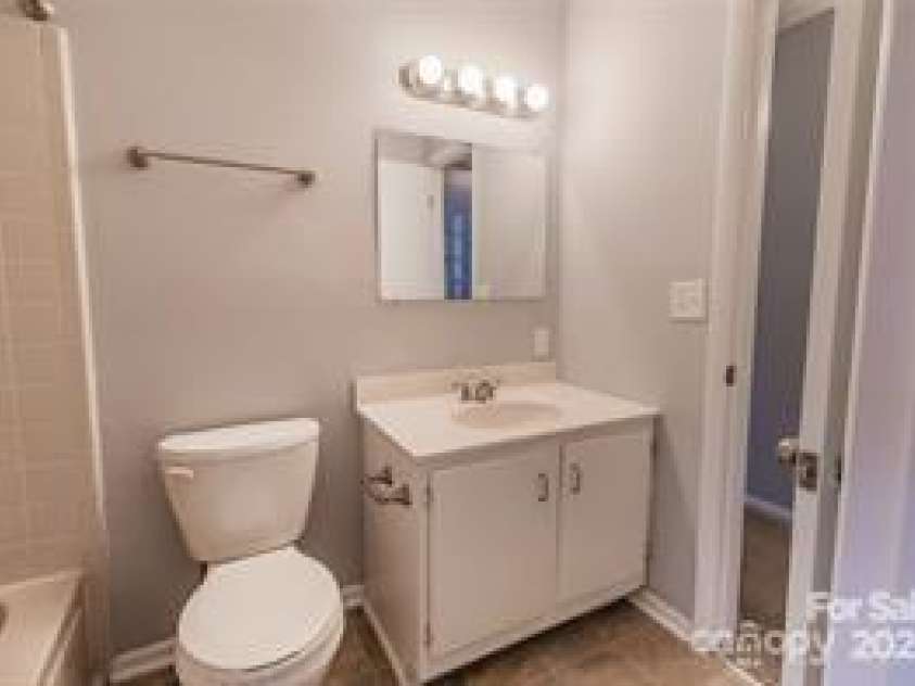 4814 Spring Lake Drive, Charlotte, NC 28212.  MLS# CAR4314359, YatesRealty ID 483. 