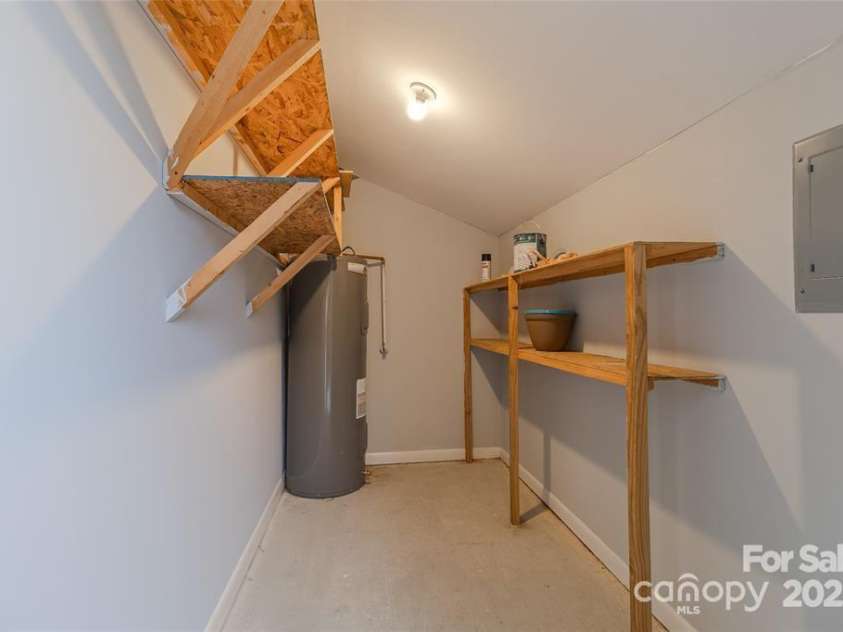 4814 Spring Lake Drive, Charlotte, NC 28212.  MLS# CAR4314359, YatesRealty ID 483. 