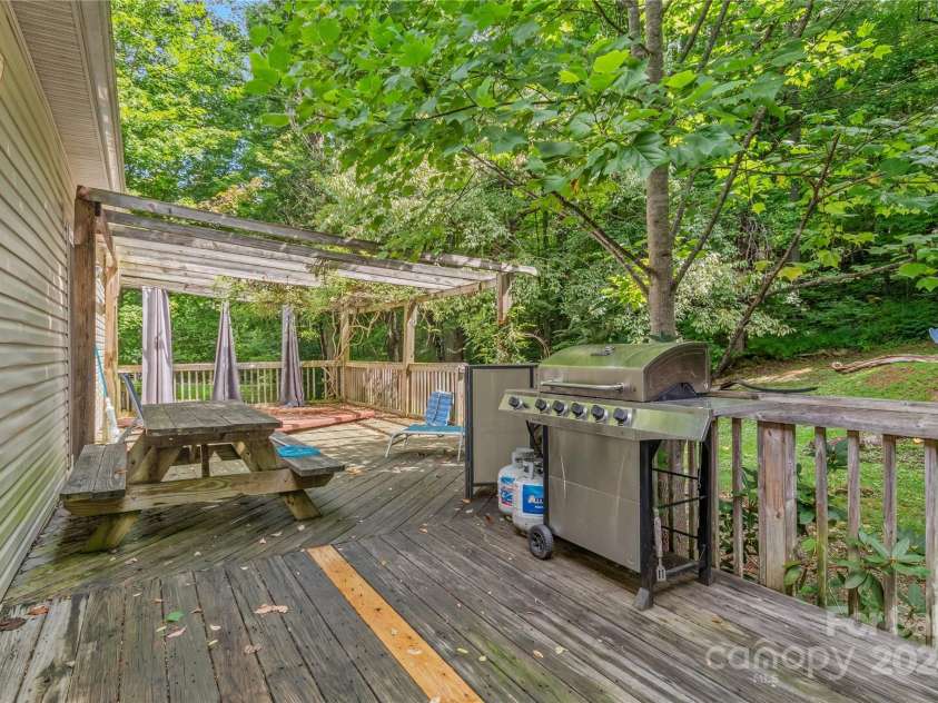89 Palomino Road, Waynesville, NC 28785.  MLS# CAR4170444, YatesRealty ID 483. 