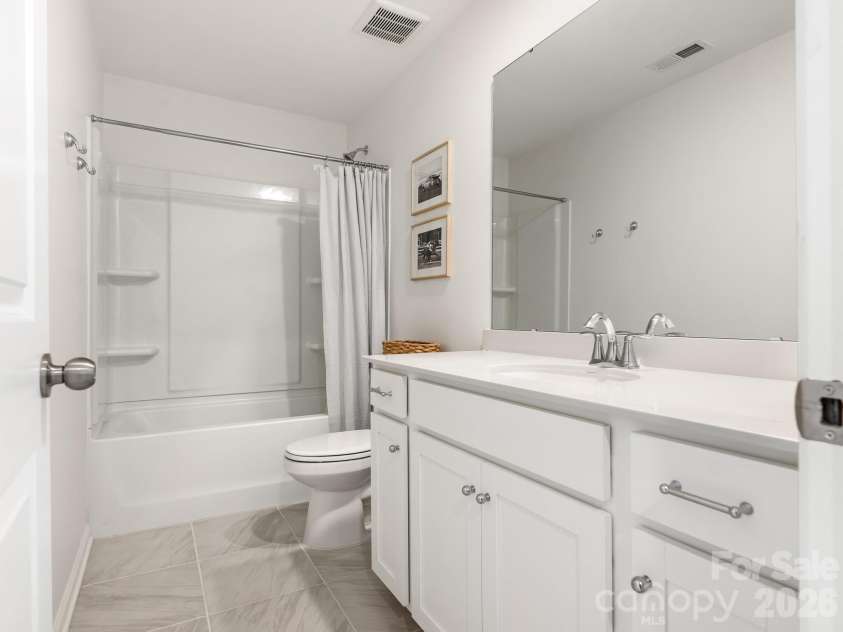 16011 Seagard Cove, Charlotte, NC 28278.  MLS# CAR4351200, YatesRealty ID 4830. Full Bathroom