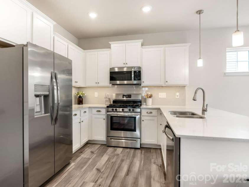 16011 Seagard Cove, Charlotte, NC 28278.  MLS# CAR4351200, YatesRealty ID 4830. Kitchen
