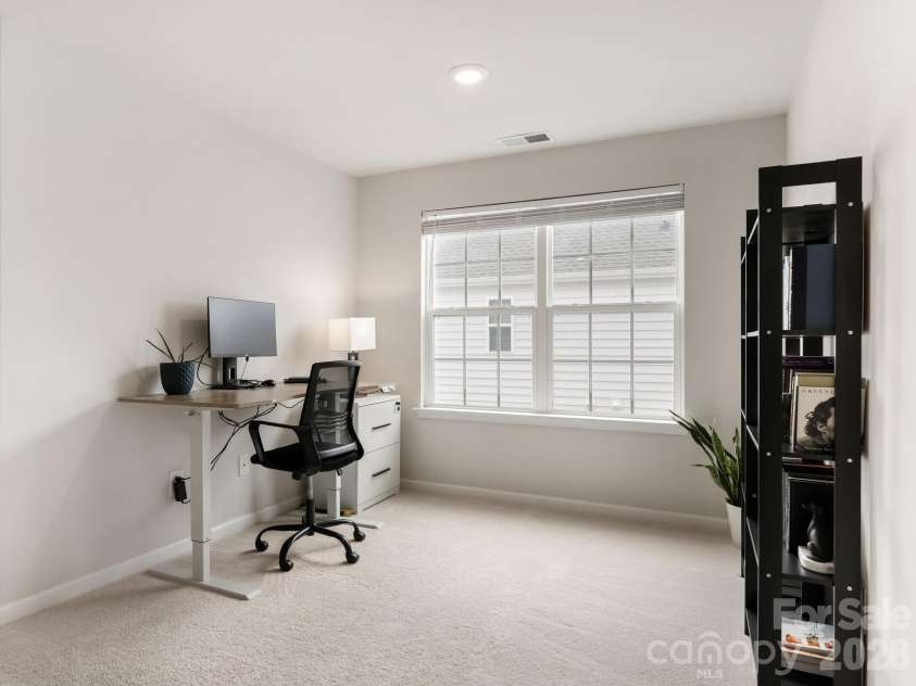 16011 Seagard Cove, Charlotte, NC 28278.  MLS# CAR4351200, YatesRealty ID 4830. Loft